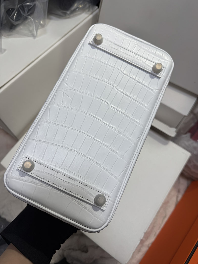 エルメス バッグクロコ エルメス バーキン25 白 ホワイト クロコダイル アリゲーターマット シルバー金具 2519522 - 画像 (8)