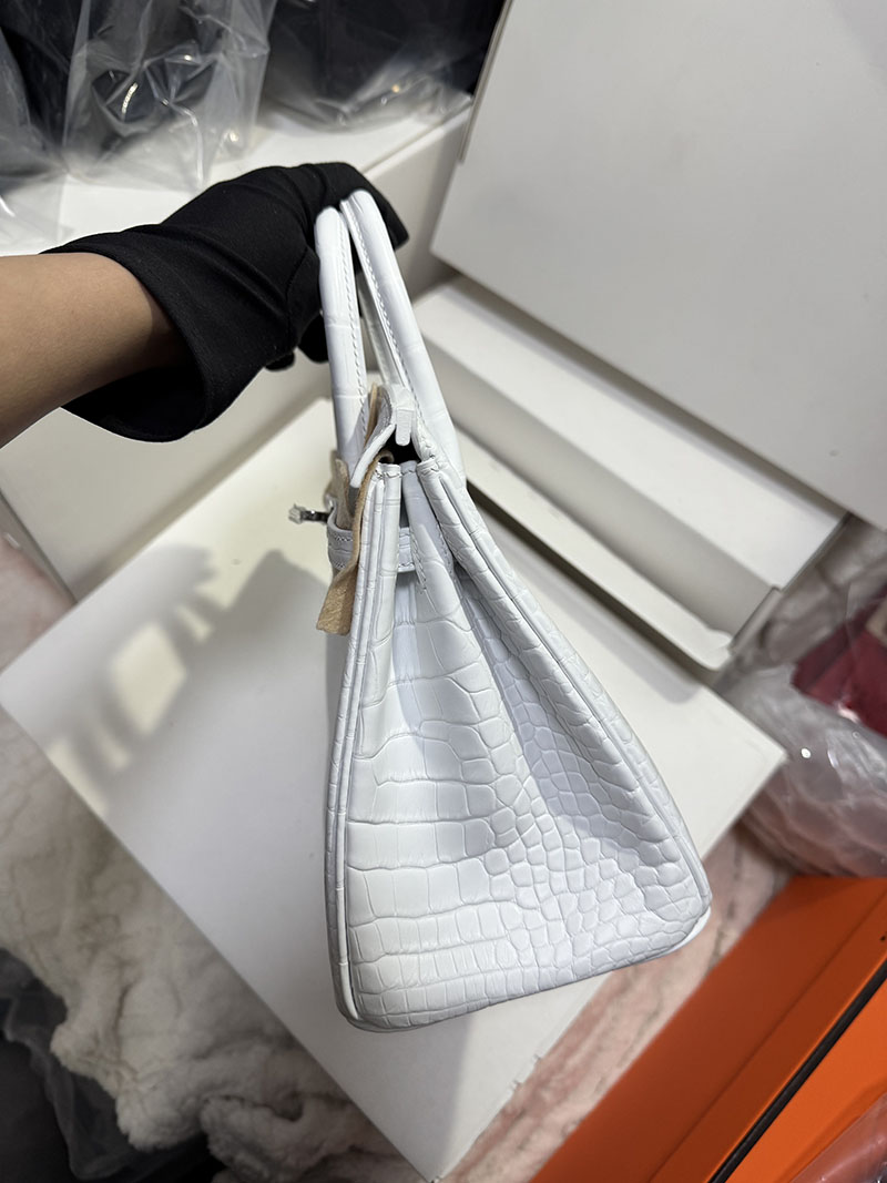 エルメス バッグクロコ エルメス バーキン25 白 ホワイト クロコダイル アリゲーターマット シルバー金具 2519522 - 画像 (6)