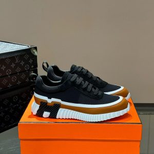 バウンシング スニーカー