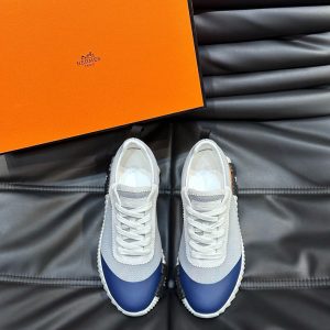 バウンシング スニーカー