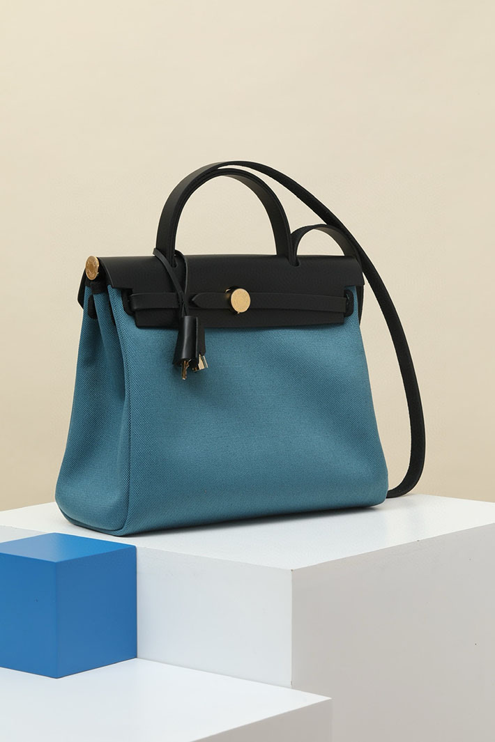エルメス エールバッグジップ 31 PM ニューブルージーン/黒 ブラック トワルアッシュ ゴールド金具 2518554 エルメス エールバッグ 使いにくい - 画像 (9)