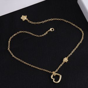 ヴェルサーチ ネックレス 芸能人