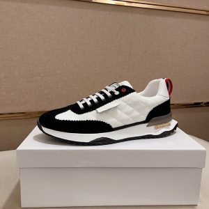 スニーカー メンズ ブランド