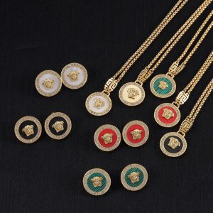 ヴェルサーチ ネックレス 錆びる