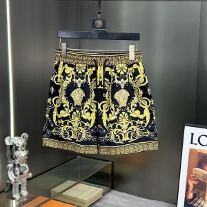 ショートパンツ メンズ コーデ