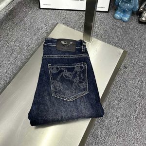 デニムパンツ メンズ コーデ