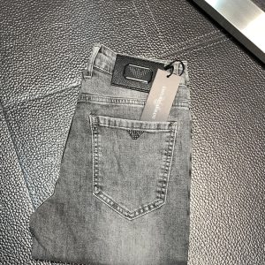 デニムパンツ メンズ おしゃれ