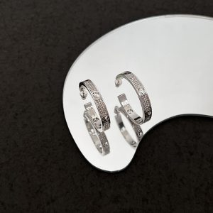 ピアス プレゼント 嬉しくない