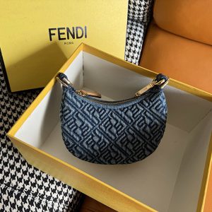 フェンディグラフィ デニムバッグ