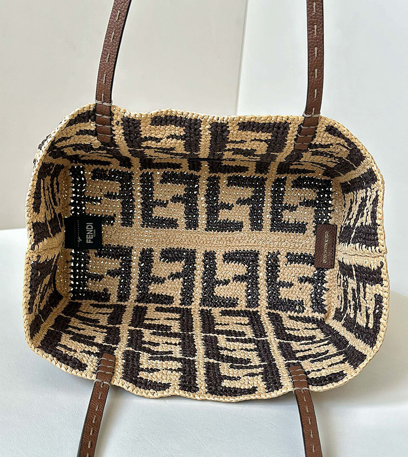 フェンディ 人気バッグ FENDI ロール スモール ブラウンFFラフィア クロシェ スリム クラッチ付きトートバッグ 8BH424AS3BF1PII - 画像 (2)
