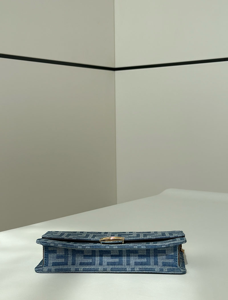 フェンディ 人気バッグ FENDI 財布ショルダー バゲット ブルーデニム調FFジャカード 財布 8M0498AUNJF1SKL - 画像 (7)