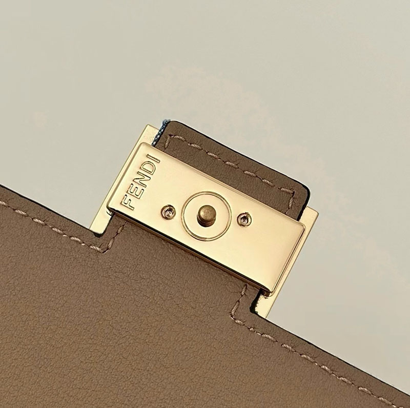 フェンディ 人気バッグ FENDI 財布ショルダー バゲット ブルーデニム調FFジャカード 財布 8M0498AUNJF1SKL - 画像 (4)
