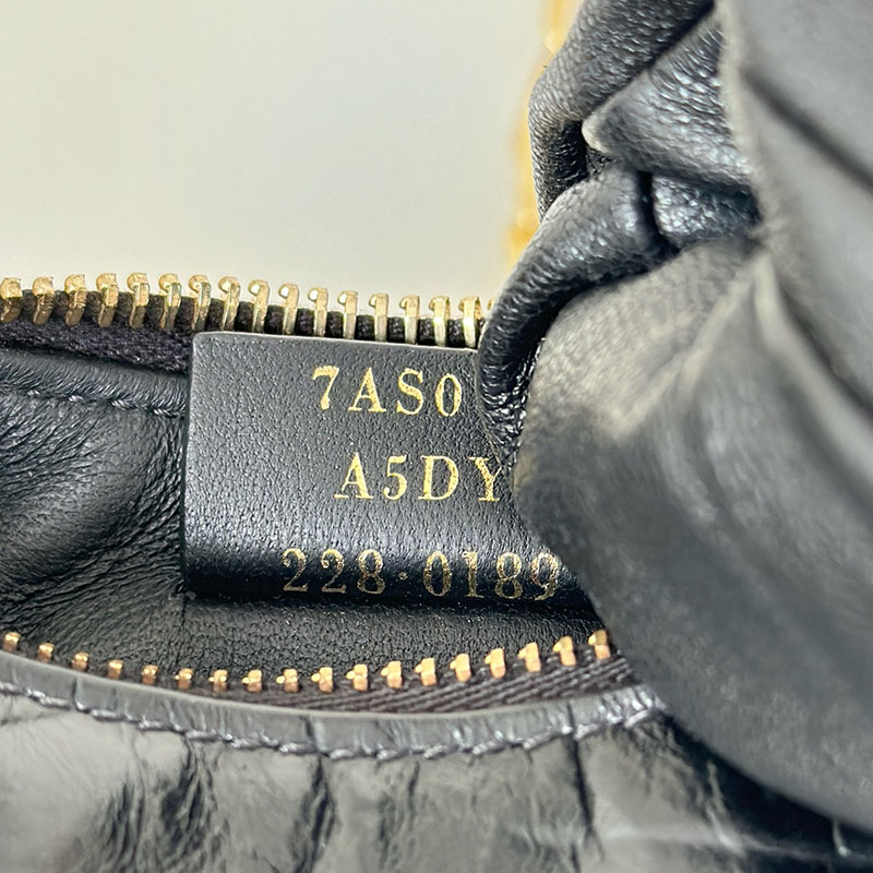 フェンディ 人気バッグ FENDI ナノ フェンディグラフィ ブラックレザー チャーム 7AS089A5DYF1HEJ - 画像 (3)