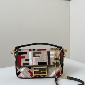 フェンディ バゲット 使い勝手