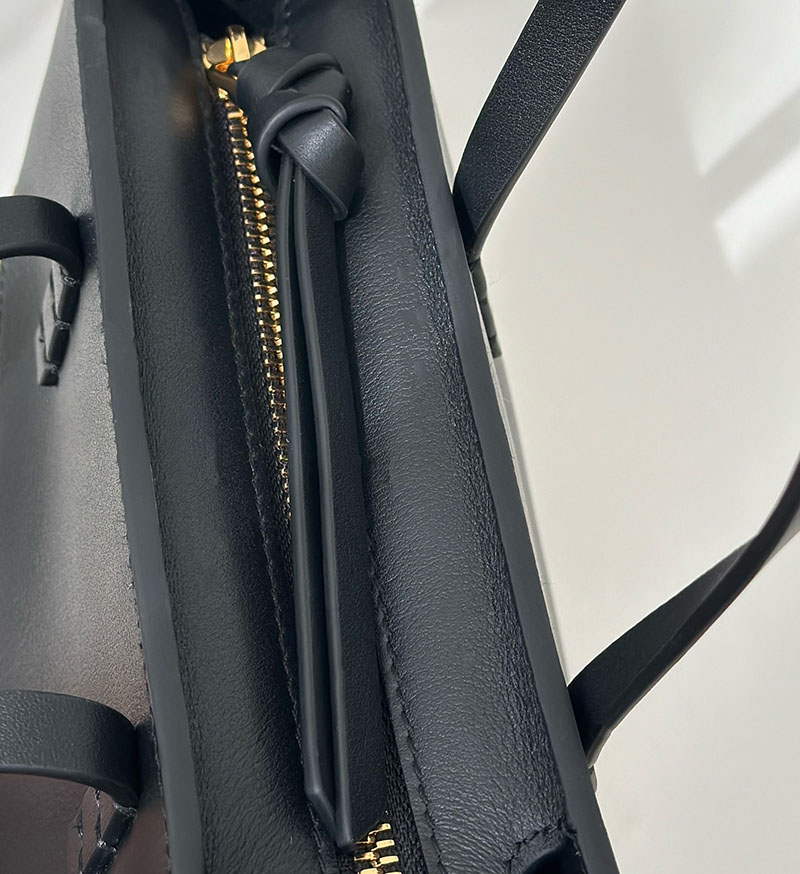フェンディ 人気バッグ FENDI ロール ミニ ニューイヤー コレクション ブラックレザー ミニバッグ 8BS096ATXUF1QIO - 画像 (4)