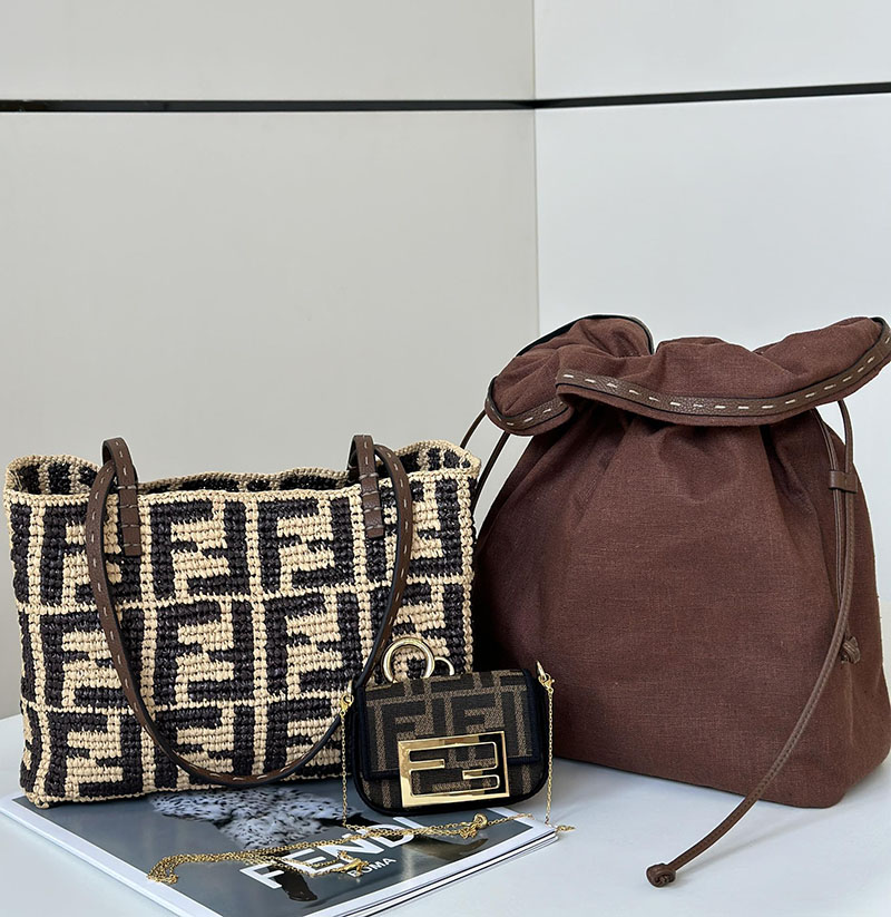 フェンディ 人気バッグ FENDI ロール スモール ブラウンFFラフィア クロシェ スリム クラッチ付きトートバッグ 8BH424AS3BF1PII - 画像 (2)
