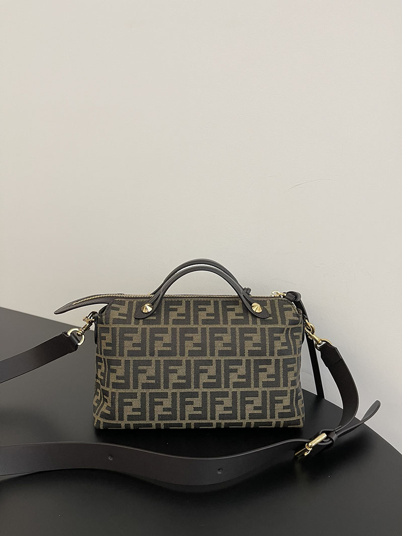 フェンディ 人気バッグ FENDI バイ ザ ウェイ ソフト ミディアム ブラウンFFジャカードファブリック バッグ 8BL155AFPMF1GL7 - 画像 (2)