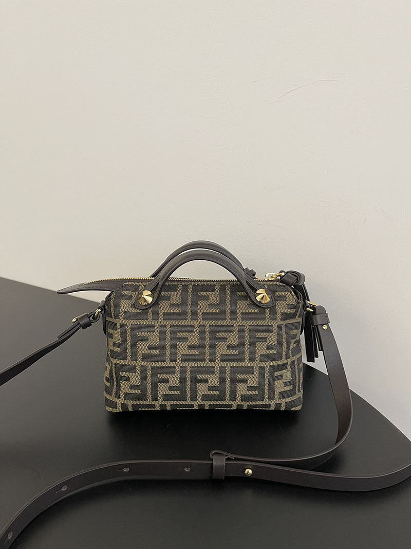 フェンディ 人気バッグ FENDI バイ ザ ウェイ ソフト ミニ ブラウンFFジャカードファブリック ミニバッグ 8BS098AFPMF1GL7 - 画像 (2)