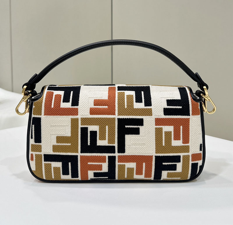 フェンディ 人気バッグ FENDI バゲット マルチカラーキャンバス バッグ FF刺繍 8BR600ARC2F1OQ6 - 画像 (8)