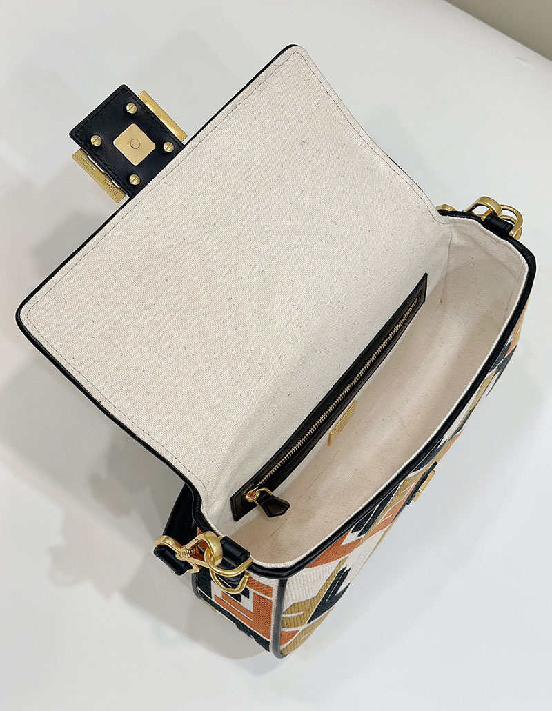 フェンディ 人気バッグ FENDI バゲット マルチカラーキャンバス バッグ FF刺繍 8BR600ARC2F1OQ6 - 画像 (2)