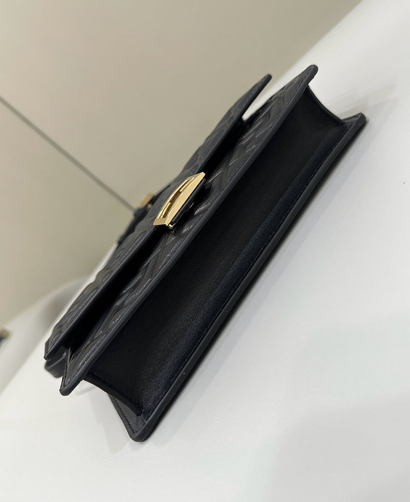 フェンディ 人気バッグ FENDI バゲット チェーン付き 長財布 ブラックナッパレザー 財布 8M0365AAJDF0KUR - 画像 (7)