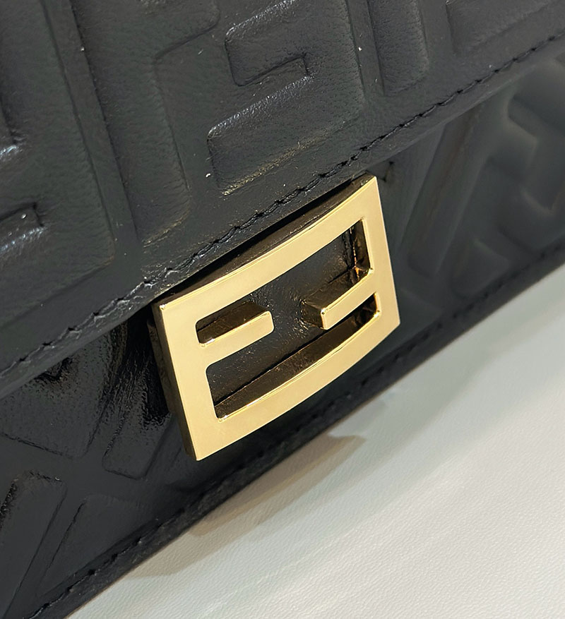 フェンディ 人気バッグ FENDI バゲット チェーン付き 長財布 ブラックナッパレザー 財布 8M0365AAJDF0KUR - 画像 (6)