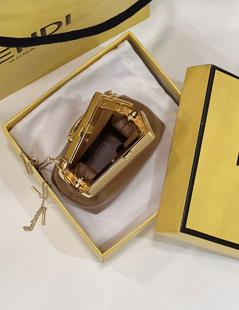 フェンディ 人気バッグ FENDI Nano Fendi First Charm レディース ナノファーストチャーム ブラウン 7AS051ABVEF0NYJ - 画像 (6)