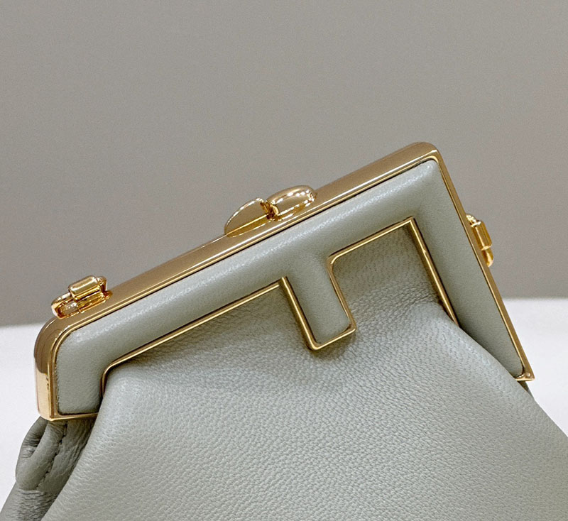 フェンディ 人気バッグ FENDI Nano Fendi First Charm レディース ナノファーストチャーム 2520109 フェンディファースト 使い勝手 - 画像 (6)