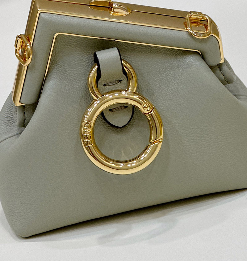 フェンディ 人気バッグ FENDI Nano Fendi First Charm レディース ナノファーストチャーム 2520109 フェンディファースト 使い勝手 - 画像 (3)