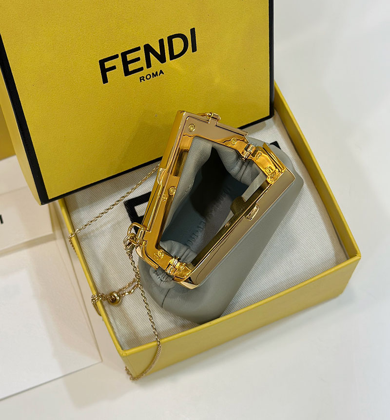 フェンディ 人気バッグ FENDI Nano Fendi First Charm レディース ナノファーストチャーム 2520109 フェンディファースト 使い勝手 - 画像 (2)