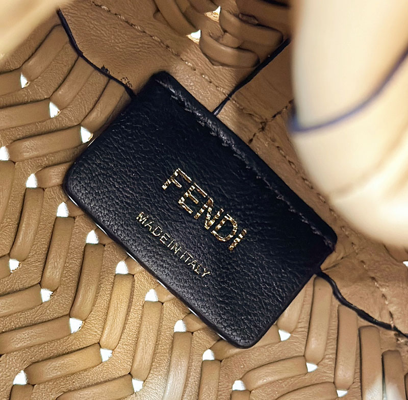 フェンディ 人気バッグ FENDI クラッチ ショルダーバッグ 本革 Fendi First Small ベージュ 8BP129APZ6F15KR - 画像 (4)