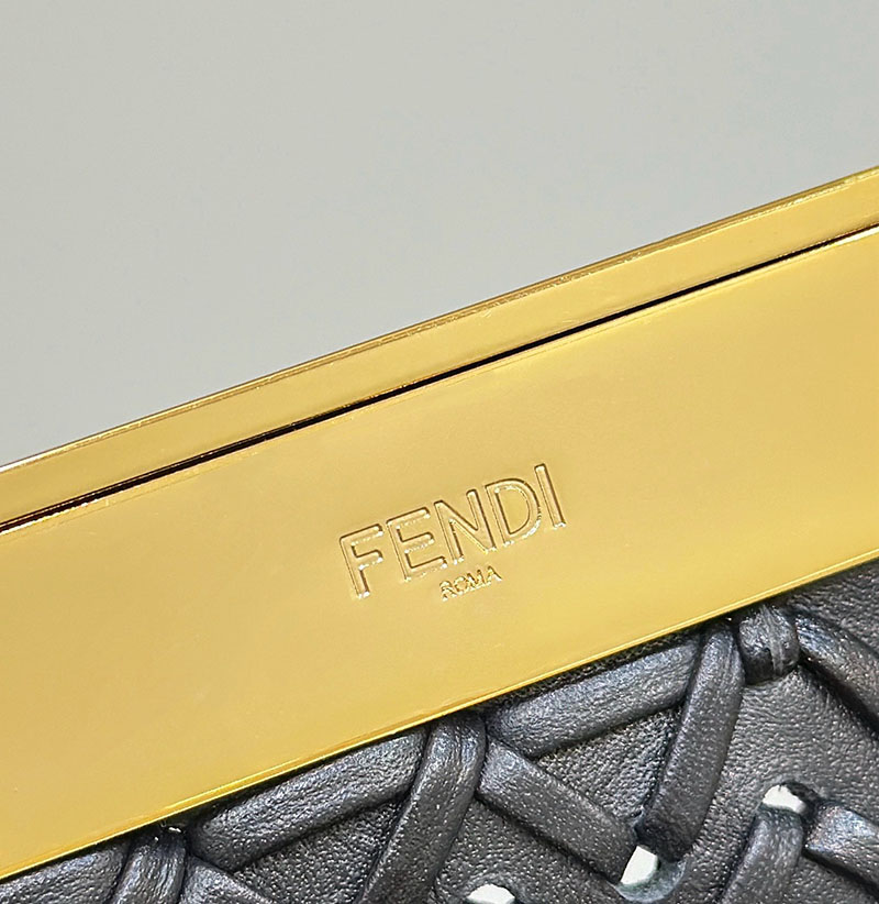 フェンディ 人気バッグ FENDI クラッチ ショルダーバッグ 本革 Fendi First Small ブラック 8BP129APZ6F0KUR - 画像 (6)