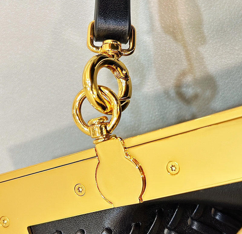 フェンディ 人気バッグ FENDI クラッチ ショルダーバッグ 本革 Fendi First Small ブラック 8BP129APZ6F0KUR - 画像 (5)