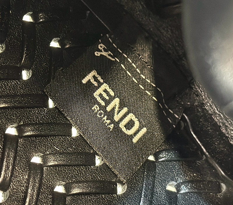 フェンディ 人気バッグ FENDI クラッチ ショルダーバッグ 本革 Fendi First Small ブラック 8BP129APZ6F0KUR - 画像 (4)