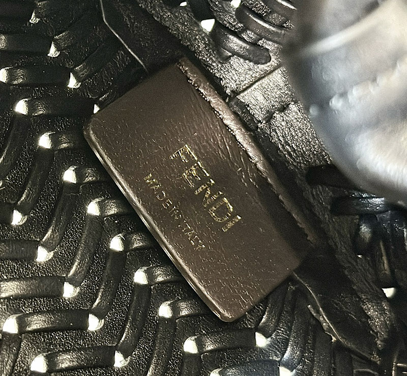 フェンディ 人気バッグ FENDI クラッチ ショルダーバッグ 本革 Fendi First Small ブラック 8BP129APZ6F0KUR - 画像 (3)