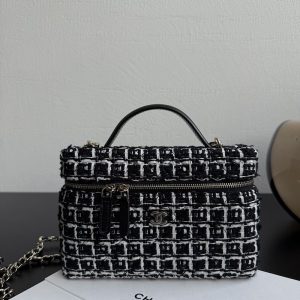 シャネル バニティ 定価