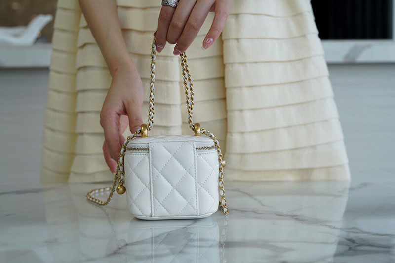 シャネル 新作バッグ H品 CHANEL 2025年春夏 クラシック スモール ヴァニティケース AP1340 B10583 10601 ホワイト - 画像 (5)