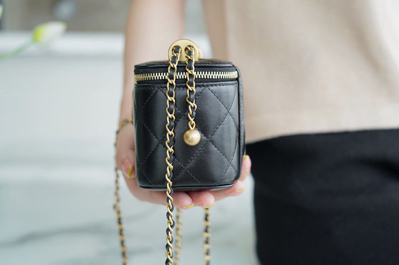 シャネル 新作バッグ H品 CHANEL 2025年春夏 クラシック スモール ヴァニティケース AP1340 B10583 C3906 ブラック - 画像 (8)