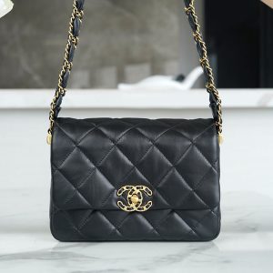 シャネル19 バッグ 定価