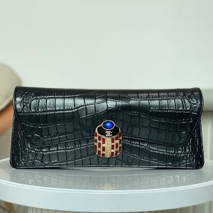 シャネルクラッチバッグ値段