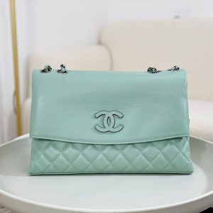 シャネル ショルダーバッグ 値段