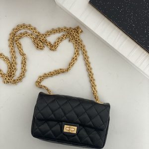 シャネル バッグ 人気