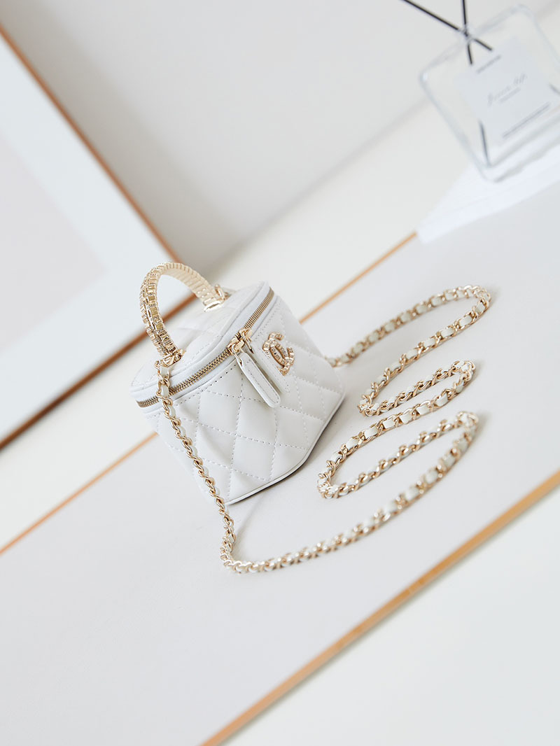 シャネル 新作バッグ 超N品 CHANEL ココマーク マトラッセ ラムスキン バニティバッグ AP4205 ホワイト 2520206 シャネル ポーチ 安い - 画像 (8)