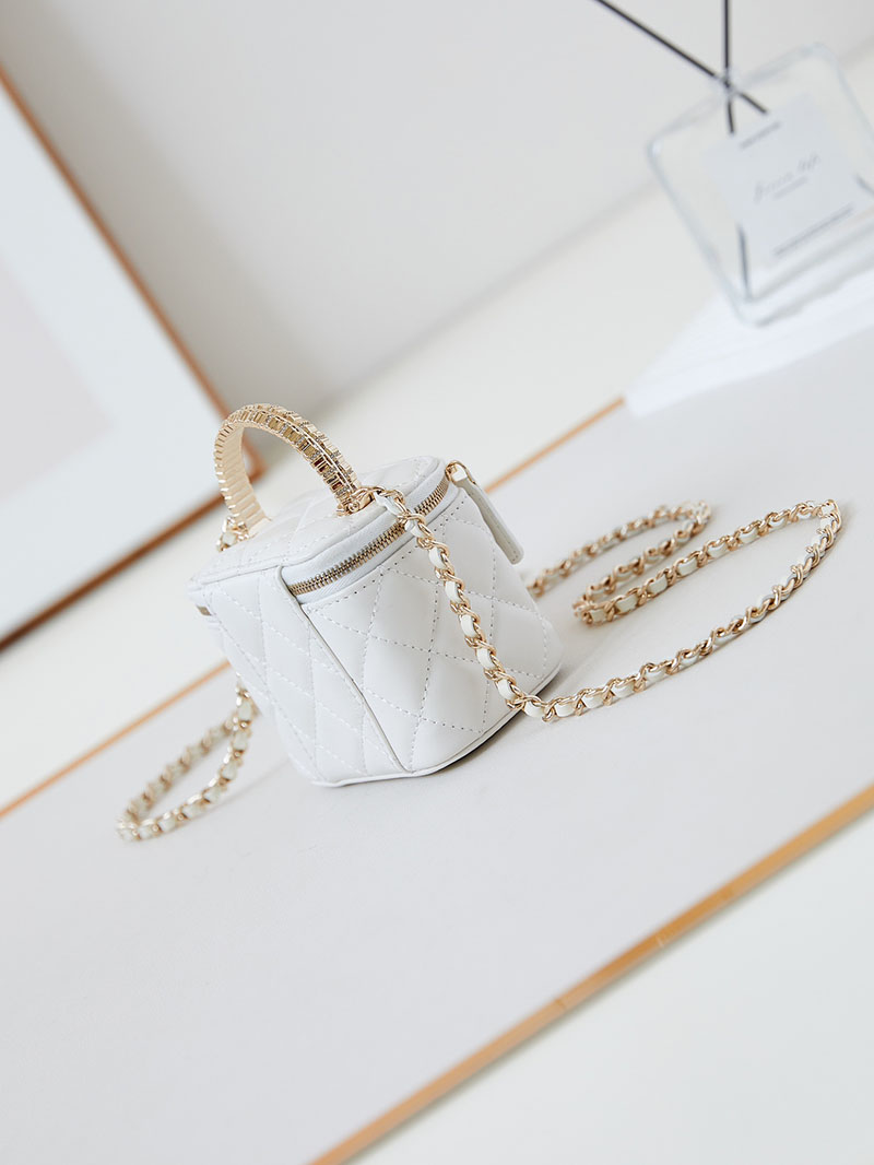 シャネル 新作バッグ 超N品 CHANEL ココマーク マトラッセ ラムスキン バニティバッグ AP4205 ホワイト 2520206 シャネル ポーチ 安い - 画像 (7)