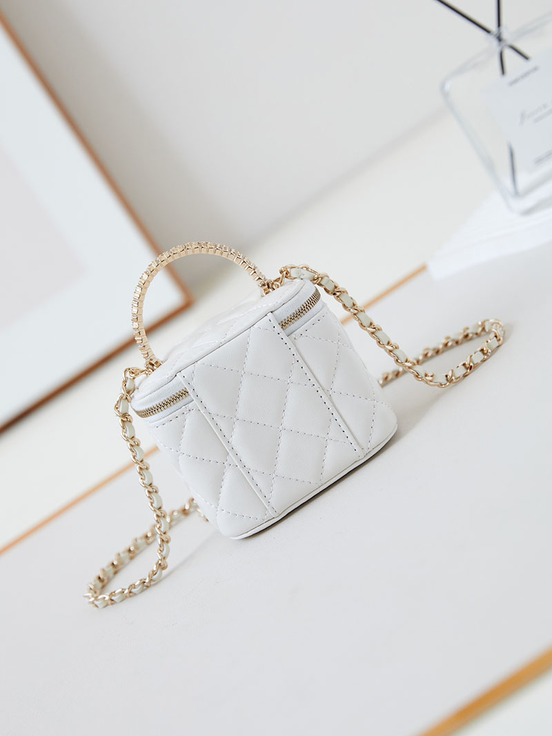 シャネル 新作バッグ 超N品 CHANEL ココマーク マトラッセ ラムスキン バニティバッグ AP4205 ホワイト 2520206 シャネル ポーチ 安い - 画像 (6)