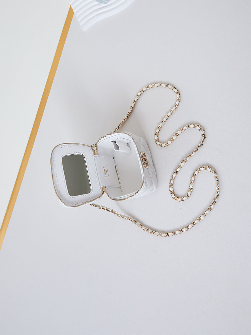 シャネル 新作バッグ 超N品 CHANEL ココマーク マトラッセ ラムスキン バニティバッグ AP4205 ホワイト 2520206 シャネル ポーチ 安い - 画像 (3)