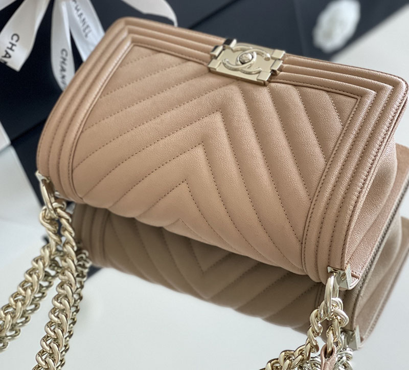 シャネル 新作バッグ H品 CHANEL チェーンウォレット ボーイシャネル25 Vステッチ モカベージュ 2520233 ボーイシャネル バッグ 定価 - 画像 (5)