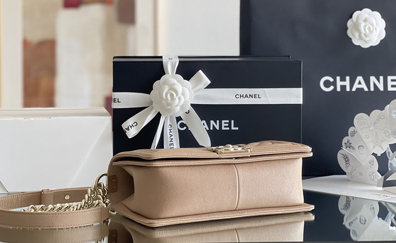 シャネル 新作バッグ H品 CHANEL チェーンウォレット ボーイシャネル25 Vステッチ モカベージュ 2520233 ボーイシャネル バッグ 定価 - 画像 (4)