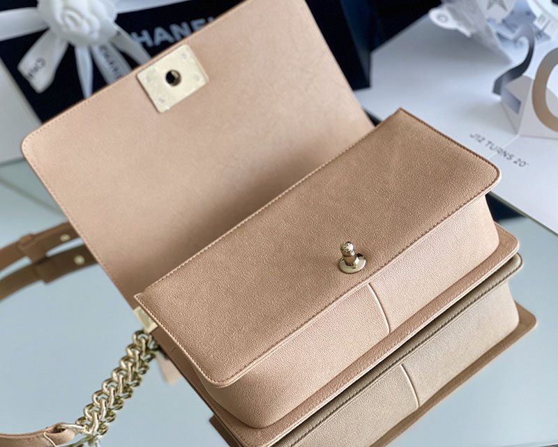 シャネル 新作バッグ H品 CHANEL チェーンウォレット ボーイシャネル25 Vステッチ モカベージュ 2520233 ボーイシャネル バッグ 定価 - 画像 (2)