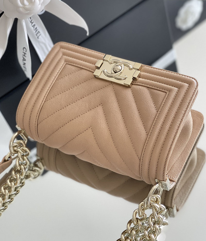 シャネル 新作バッグ H品 CHANEL シェブロン ボーイシャネル20 チェーンウォレット Vステッチ モカベージュ 2520234 ボーイシャネル ミニ - 画像 (5)